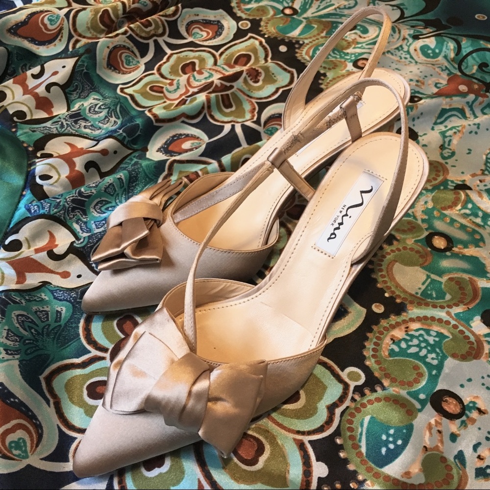 NWT Champagne Sling Back Pointed Heel With Bow